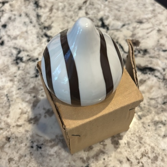 Hersheys Ceramic Hug Collectible Vintage 1993 - Picture 5 of 5